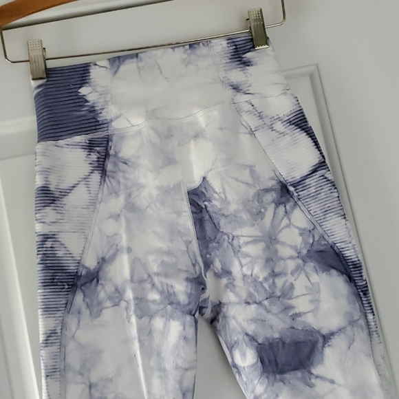 Offline by Aerie workout/yoga legging! - Picture 6 of 10